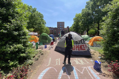 Anti-Israel protesters on the Foggy Bottom campus of George Washington University in downtown Washington, D.C. on April 26. Photo by Andrew Bernard.